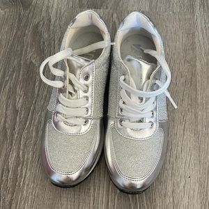 Silver Girls Sneakers . Brand Glo72